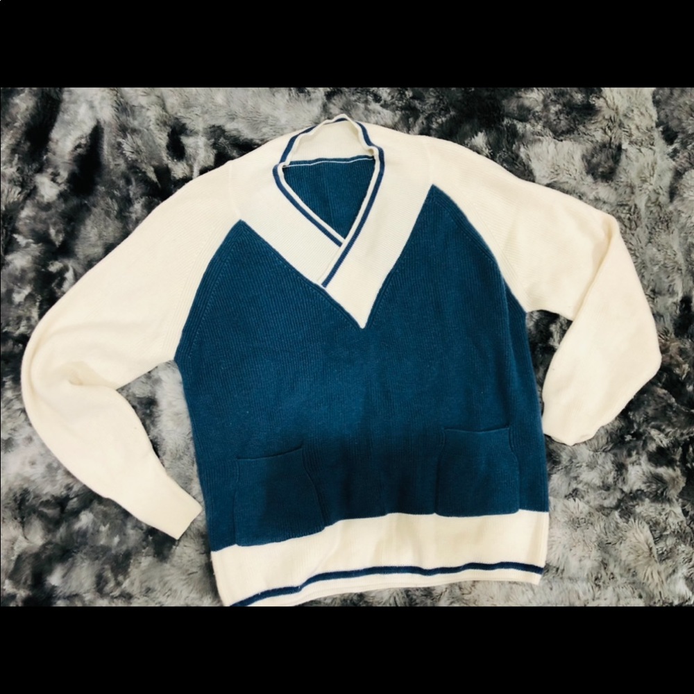 LIKE NEW RIBBED BLUE CREME LOOSE FIT WITH POCKET SWEATER